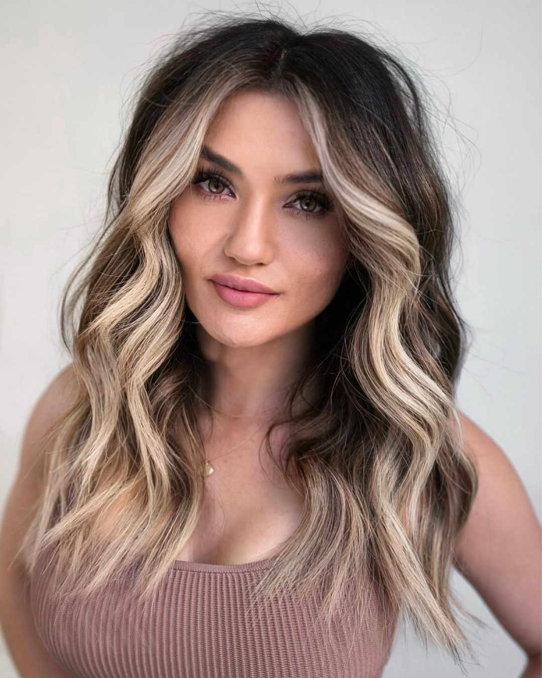 Long Wavy Hairstyle with Money Pieces