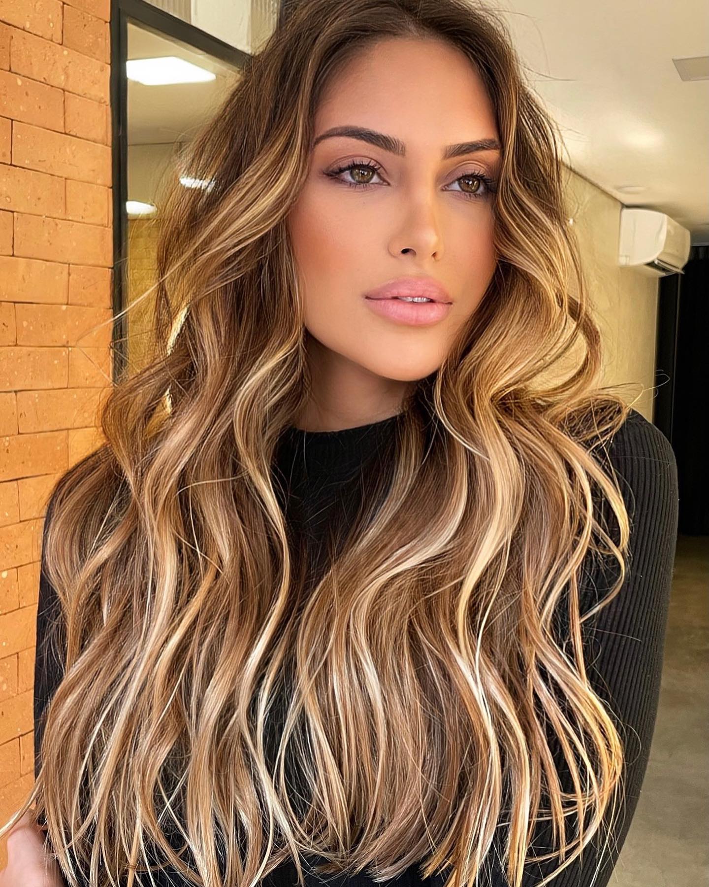 Long Tousled Waves with Highlights